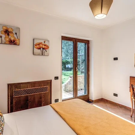 Caruso Private Heated Pool & Sea View