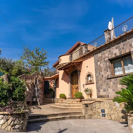 Caruso Private Heated Pool & Sea View