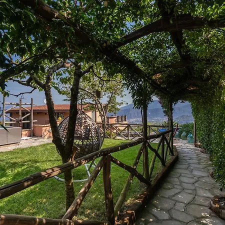 Caruso Private Heated Pool & Sea View