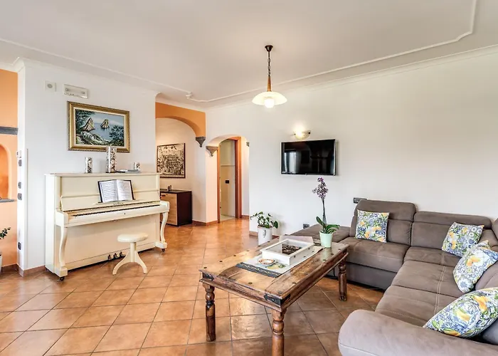 Caruso Private Heated Pool & Sea View *