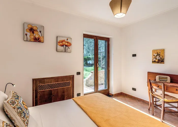 Caruso Private Heated Pool & Sea View