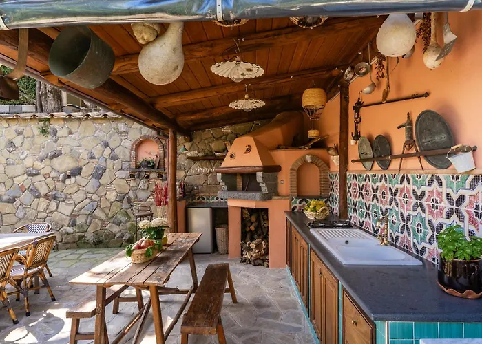 Caruso Private Heated Pool & Sea View