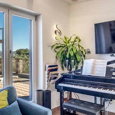 Caruso Private Heated Pool & Sea View