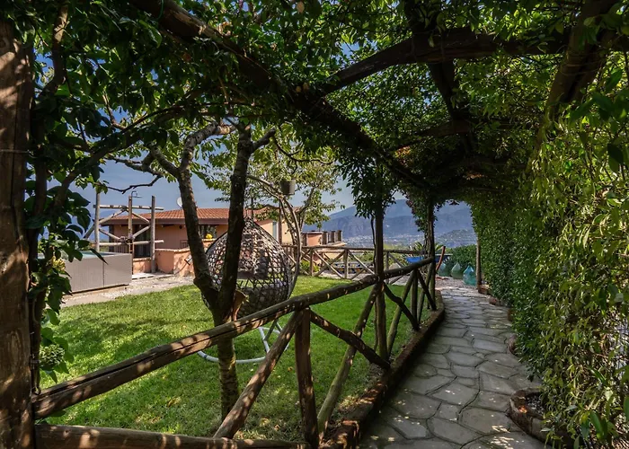 Caruso Private Heated Pool & Sea View